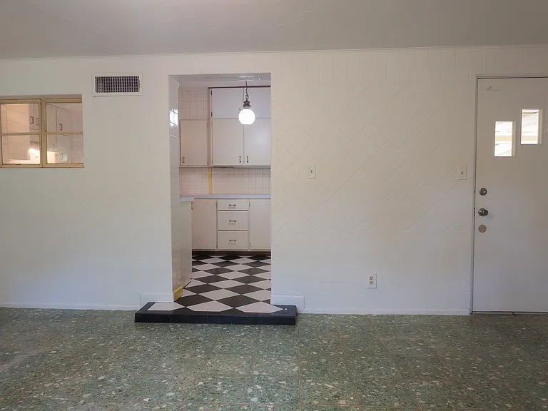 3409 E Starr Ave — Photo 4