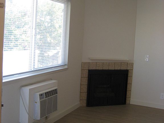 5th image of 15053 Downing Oak Ct APT 4