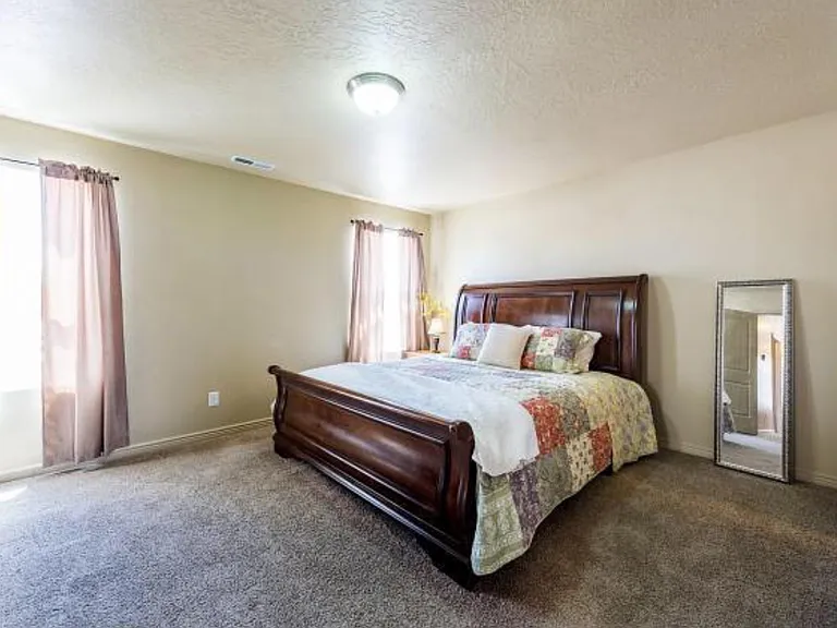 1587 W Kingsbarn Way — Photo 11