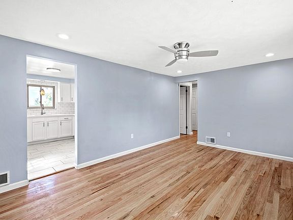5th image of 825 Oak St