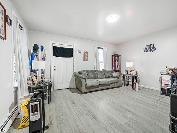 5th image of 418 S 10Th St