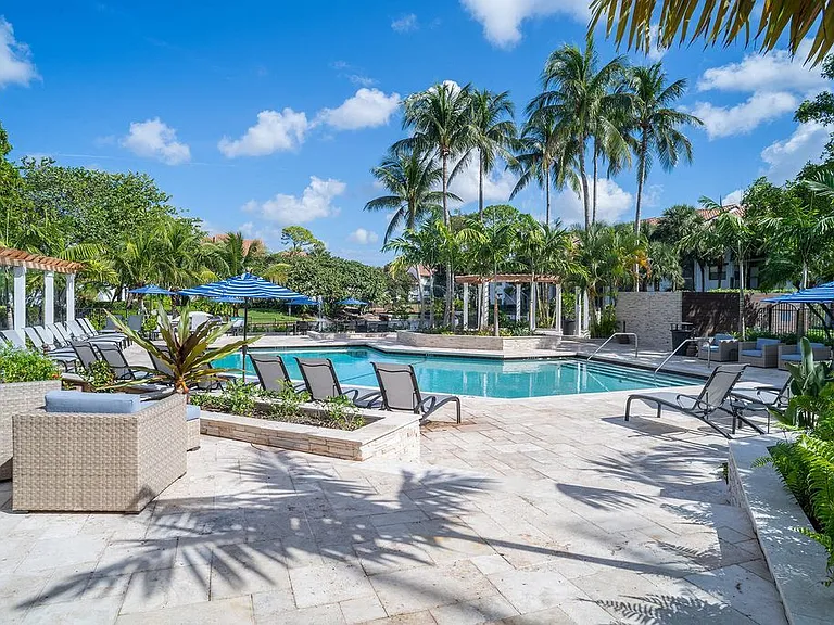 Sherwood on the Park Florida Apartments
