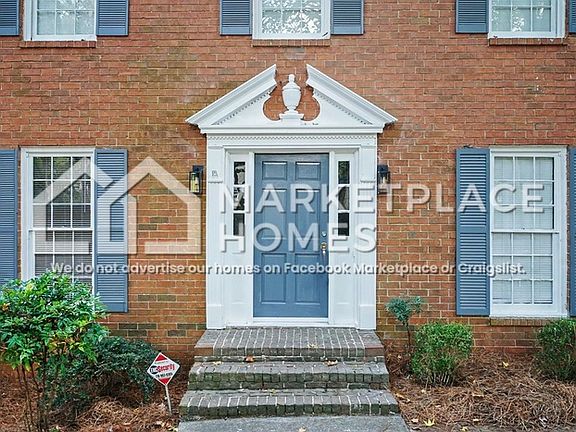 3rd image of 681 Roxboro Trce