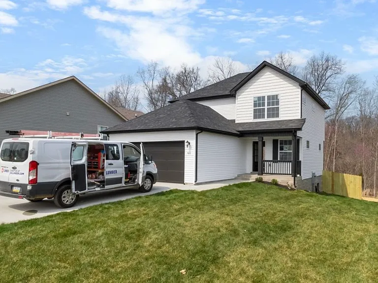 422 Mattingly Dr — Photo 2