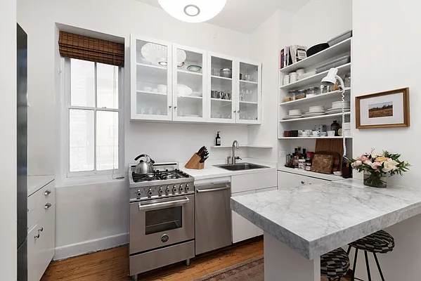 Sold by Compass | media 18