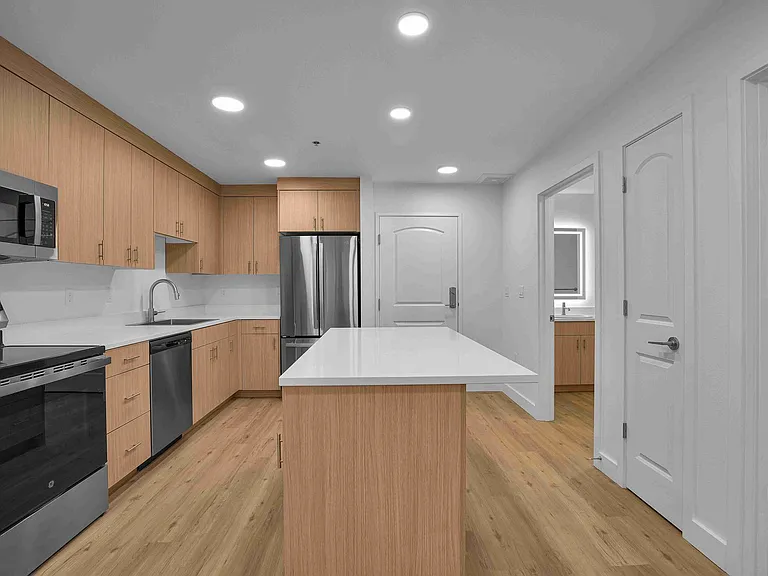Eastwood Apartments — Photo 61