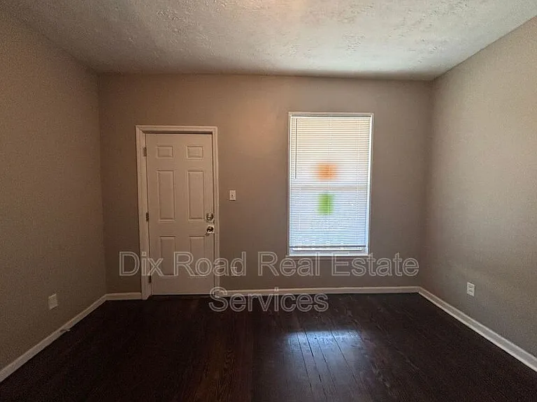 67 S McGee St — Photo 5