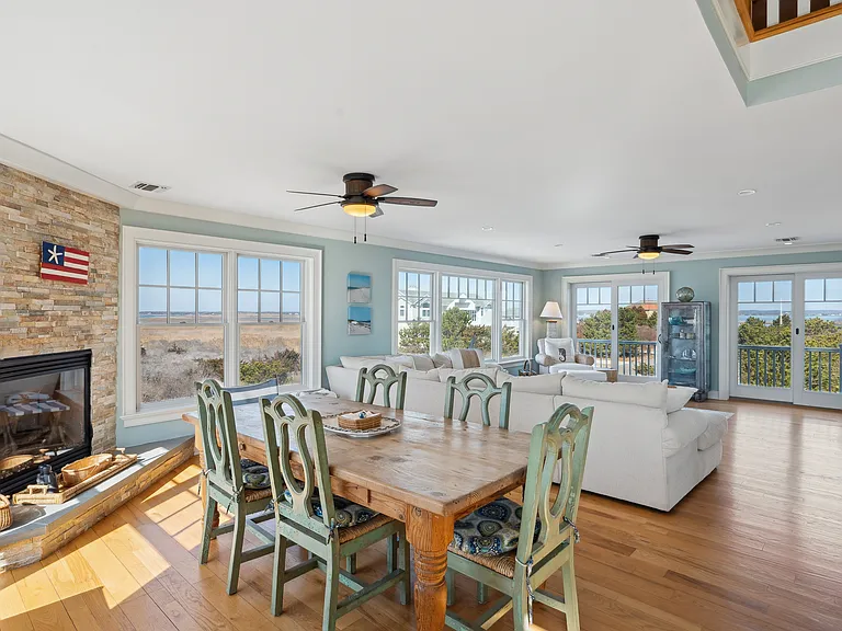 902 Dune Rd — Photo 10