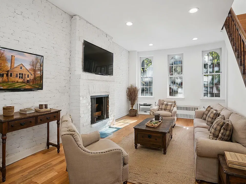 251 Kane St #5