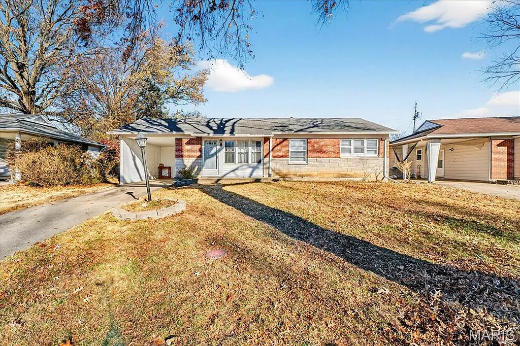4469 Mohegan Dr photo 1