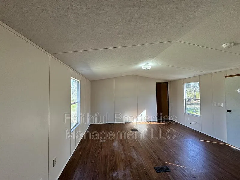 2 bed, 1.0 bath, $995 — Photo 3