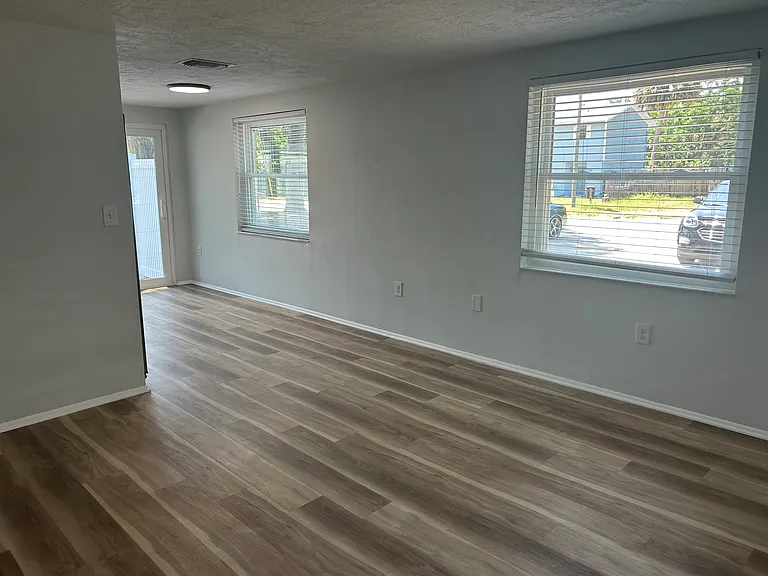 6113 Georgia Ave — Photo 3
