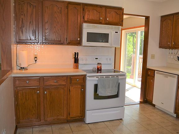4th image of 45 Candleberry Dr