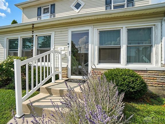 5th image of 228 W Oakwood St