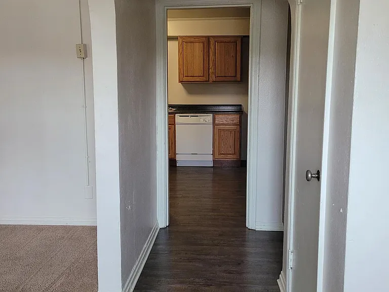 406 W Mill St — Photo 5