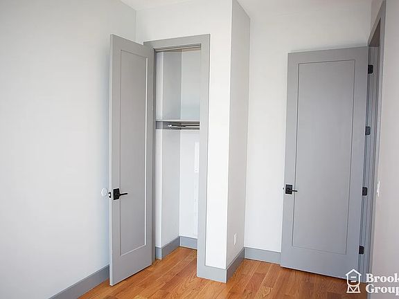 3rd image of 18 Stanhope St APT 2G