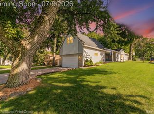 3155 Beaumont Dr, Highland, MI 48356