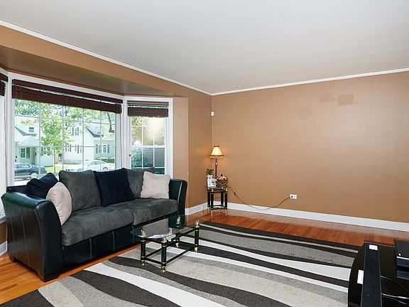 4th image of 8812 S Sacramento Ave