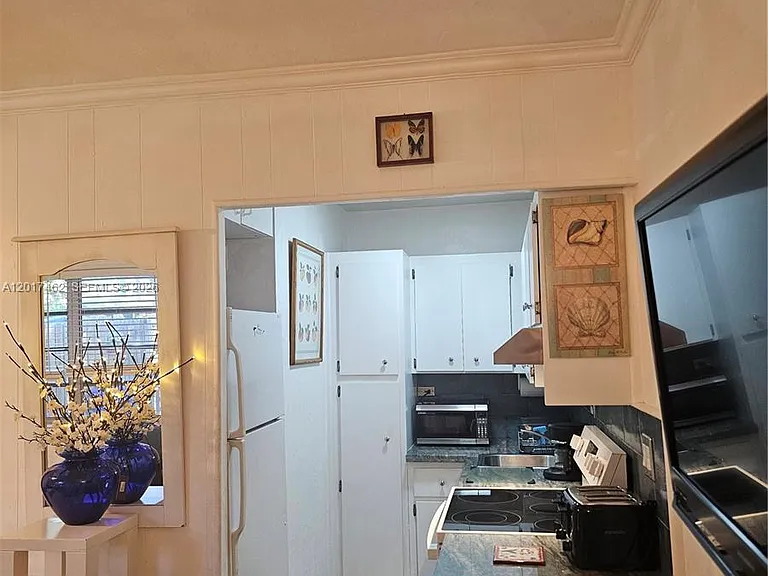 325 Fernwood Rd #10 — Photo 6