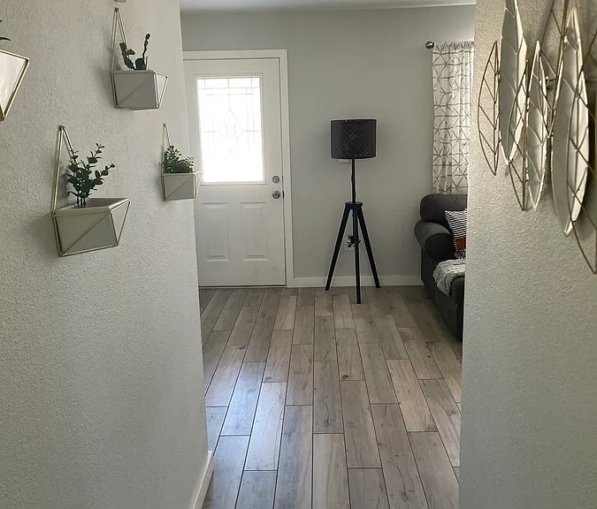 323 E Auburn Dr — Photo 10