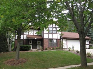 701 Elk Ln, Waukesha, WI 53188