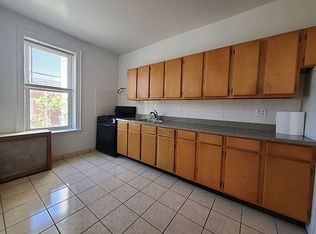 25-50 44th St #1F, Astoria, NY 11103