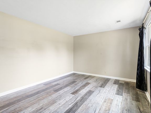 4th image of 2176 Blakemore Dr