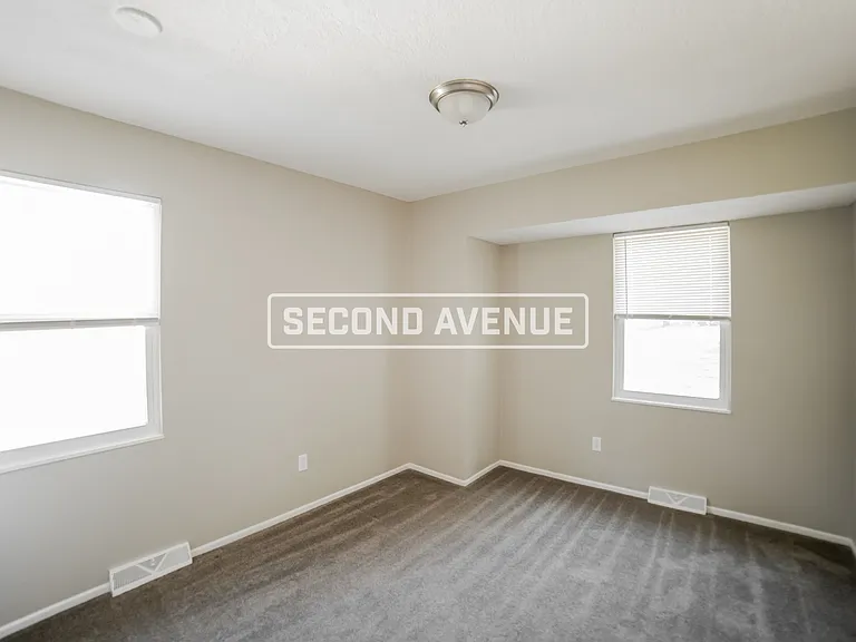 805 NW Canterbury Rd — Photo 8