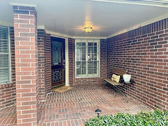 3rd image of 1015 Chesterwood Dr