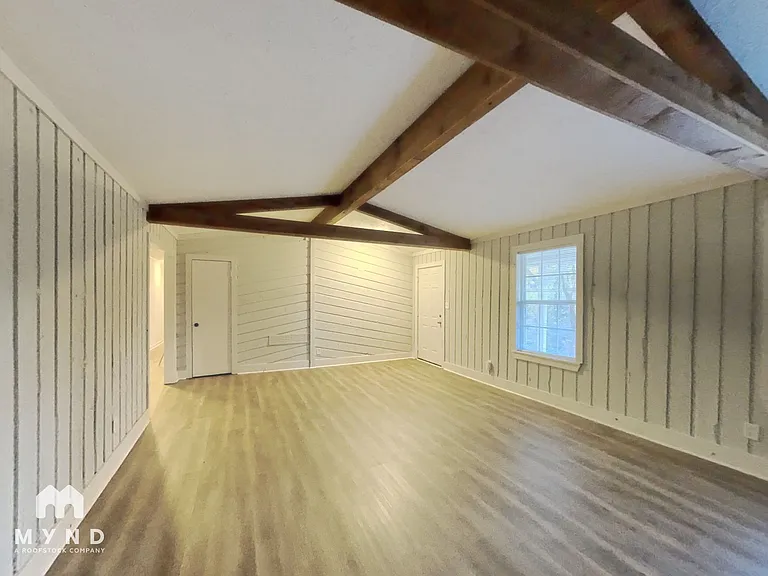 588 Henderson Rd — Photo 5