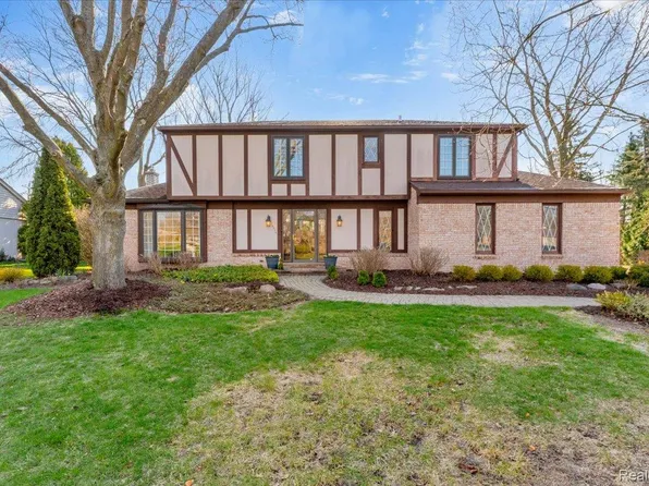 16516 Dundalk Ln, Northville, MI 48168