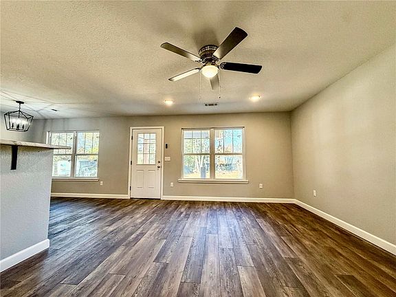 5th image of 1018 E Norristown Cir