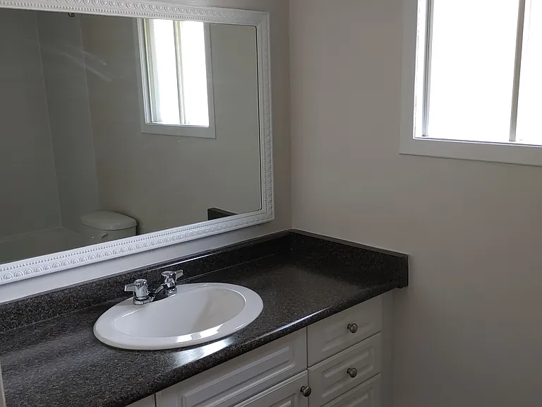 310 Westminster Ave — Photo 6
