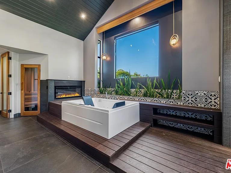 5415 Amestoy Ave — Photo 38