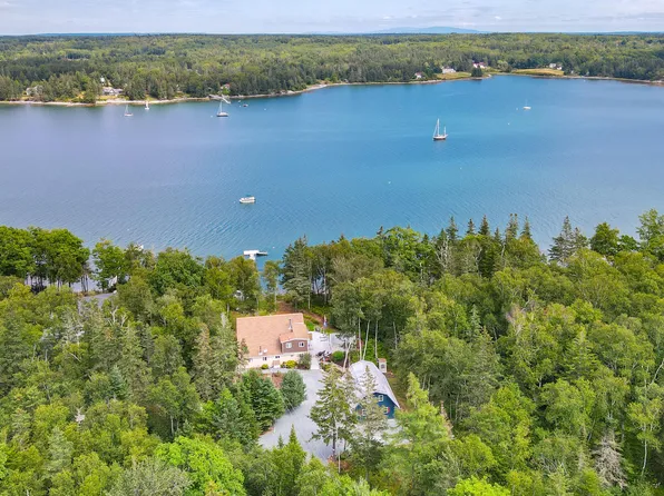 10 Heritage Lane, Deer Isle, ME 04627