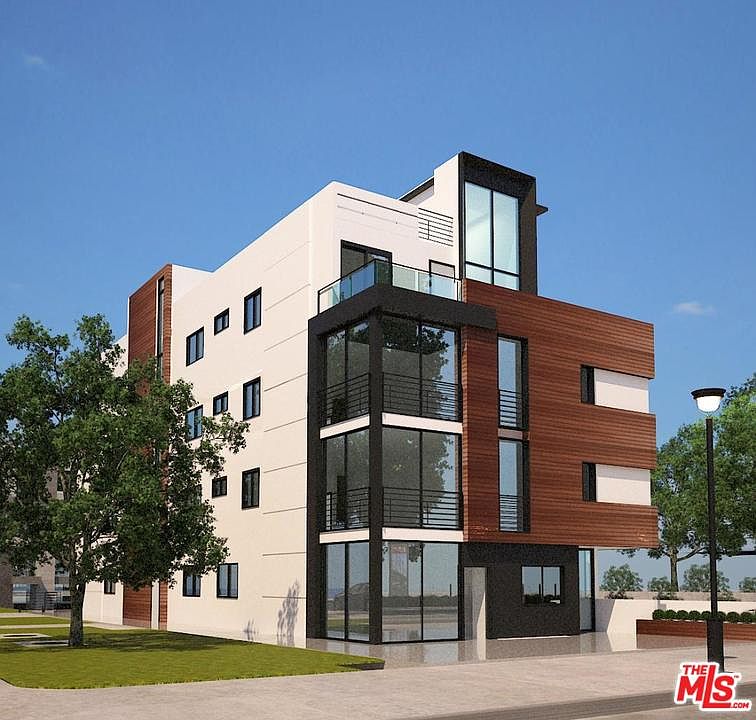 2nd image of 925 N Croft Ave