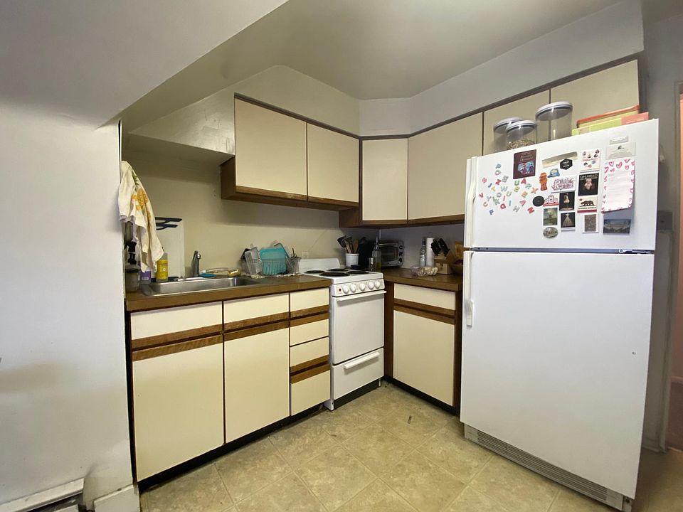 1st image of 915 E Ann St APT 6