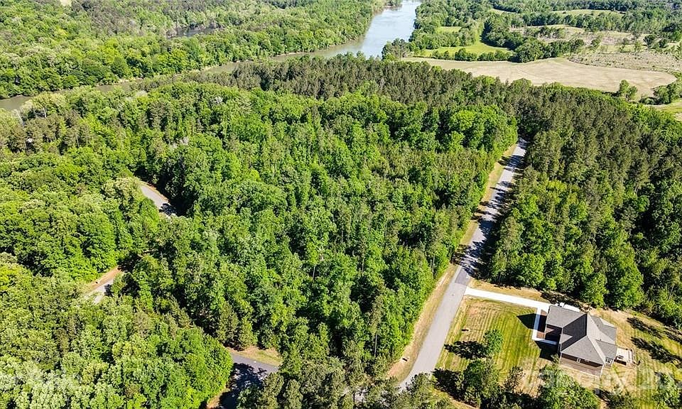 2nd image of 176 Bluewater Dr