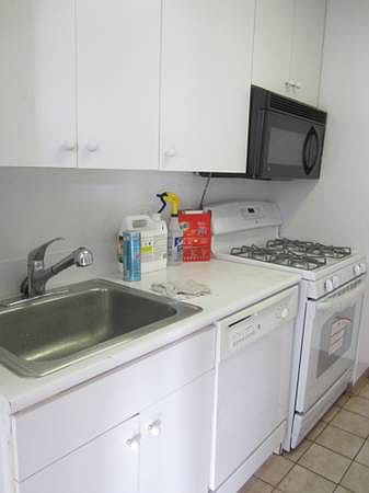 1st image of 200 E 44th St