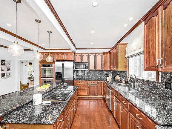 2nd image of 6718 Daisy Ave