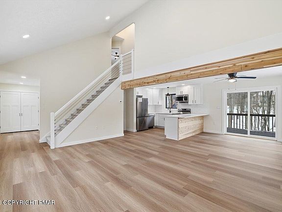 3rd image of 1160 Belaire Dr