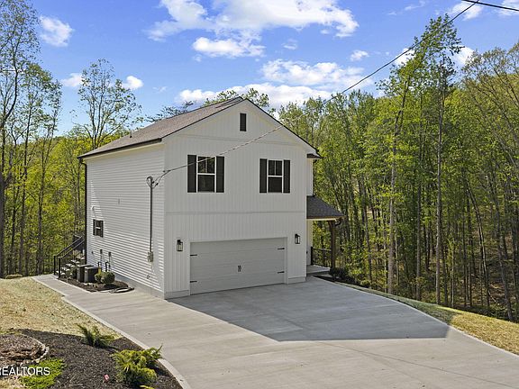 3rd image of 159 Edgewood Heights Ln