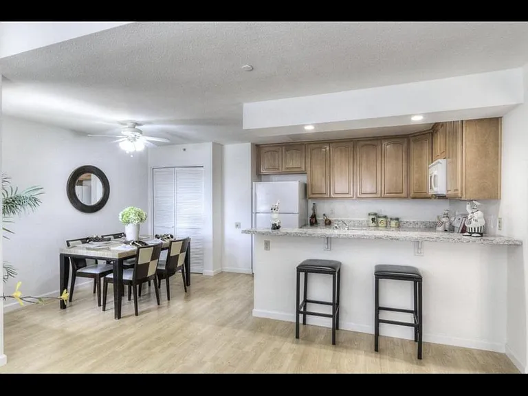 308 Hackamore Ln — Photo 14