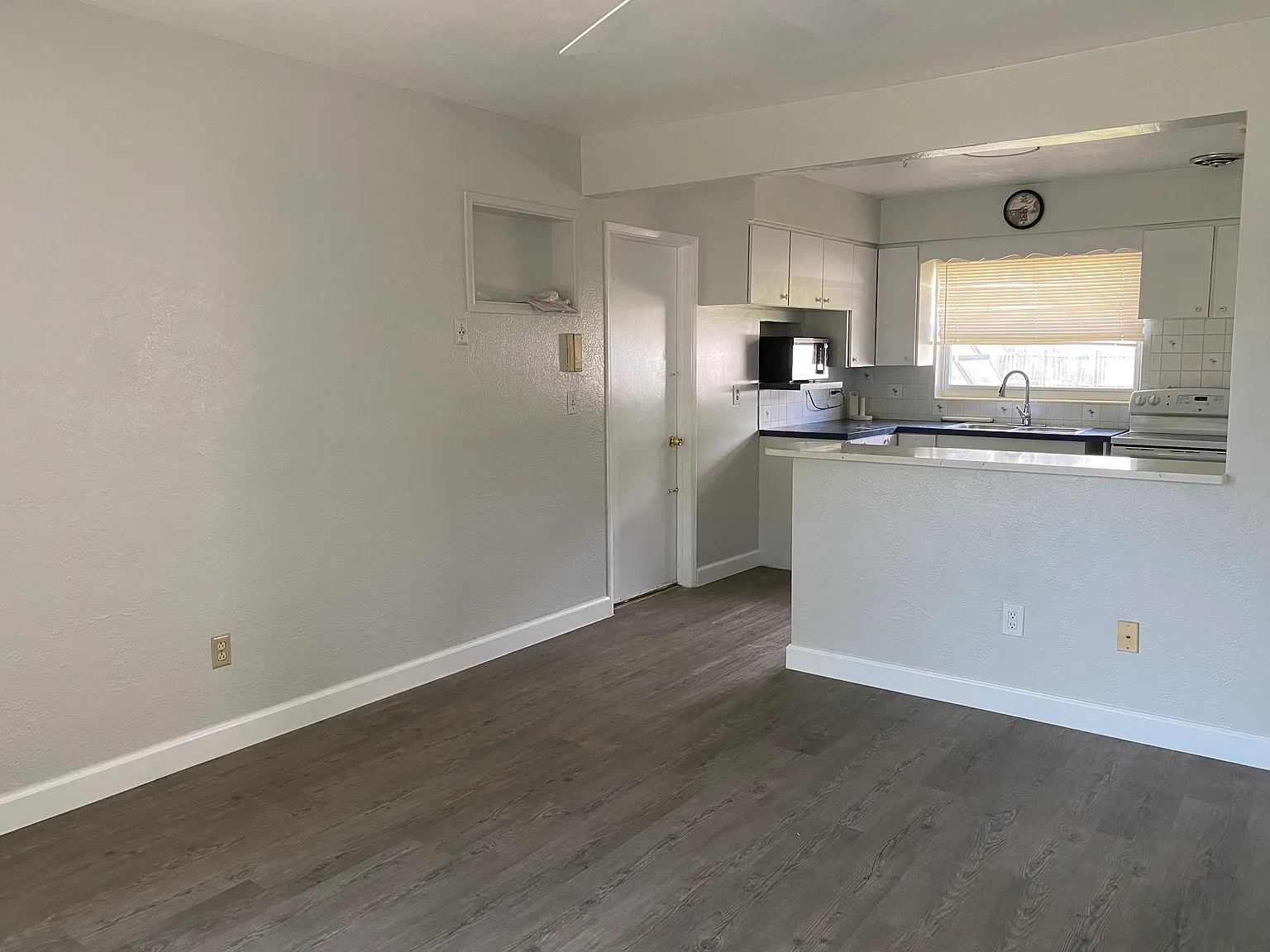 2 bed, 697 sqft, $1,950 — Photo 4