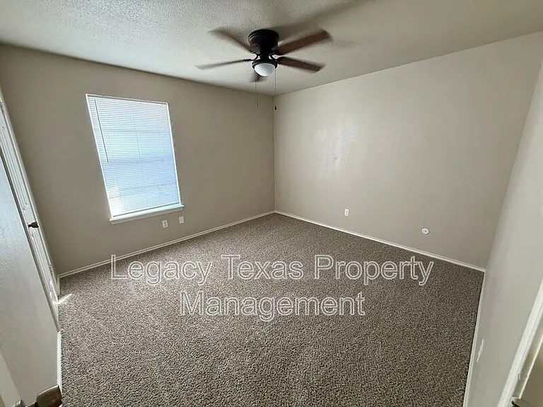1607 N Nolan River Rd #C — Photo 18