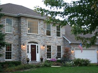 1074 Saint Andrews Cir, Geneva, IL 60134