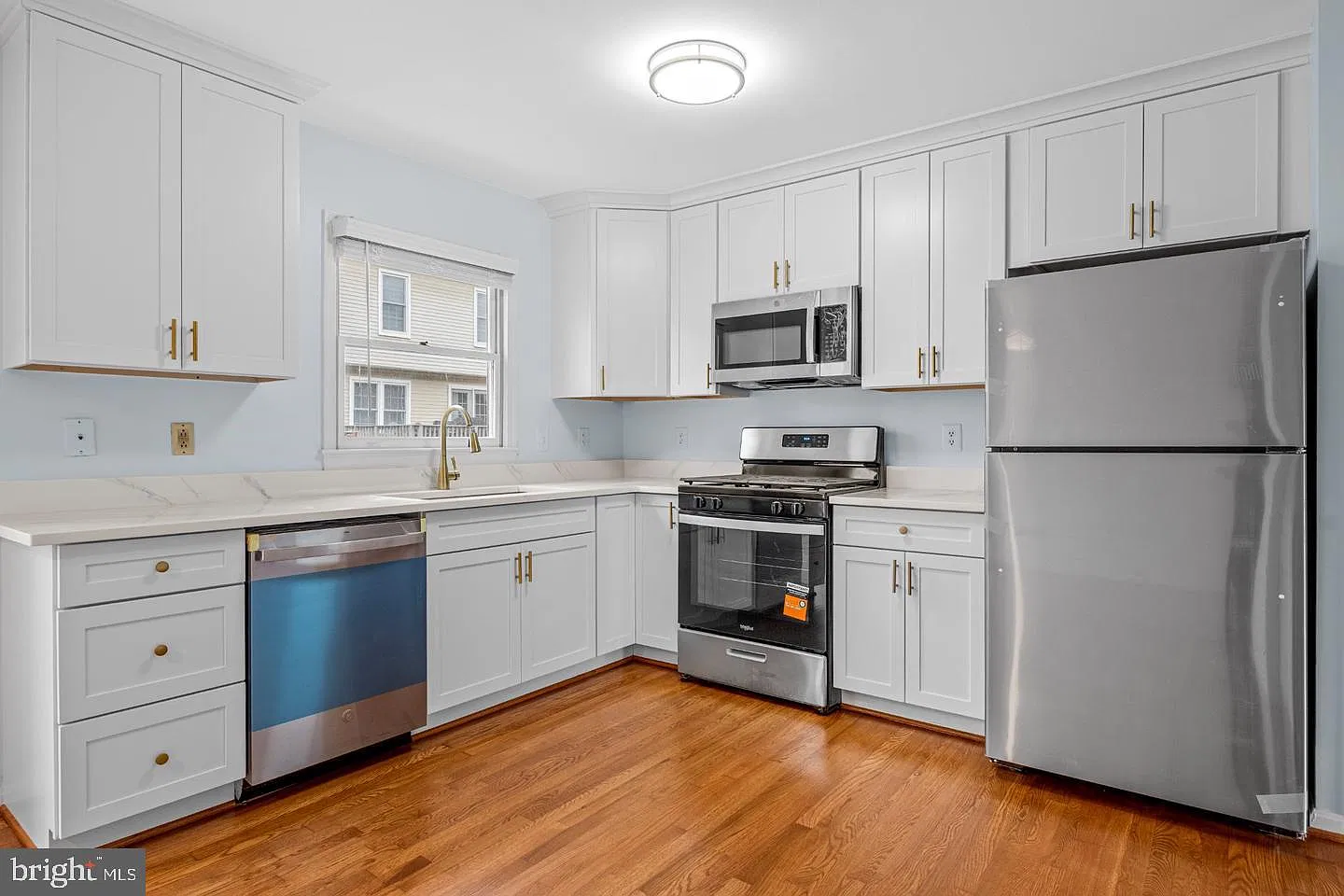 3 bed, 3.5 bath, 1320 sqft, $2,900 — Photo 2