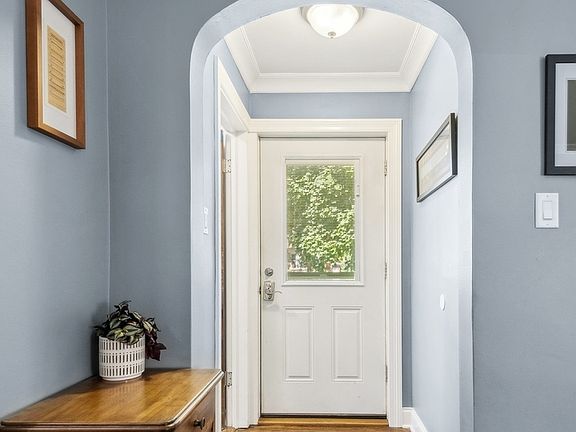 2nd image of 6155 N Melvina Ave
