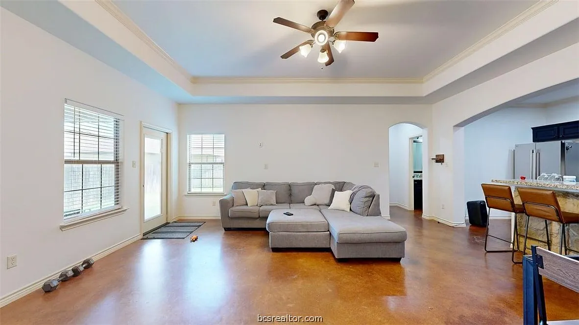 1 bed, 1.5 bath, 1858 sqft, $750 — Photo 2