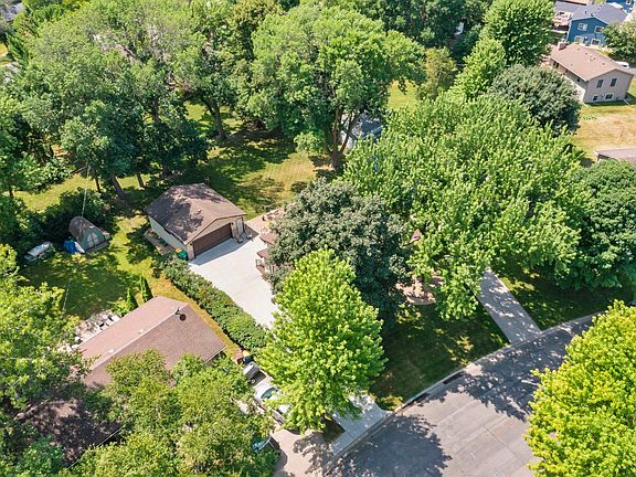 4th image of 119 Oak Ave SW